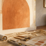 Fresque murale facile à faire avec ruban de masquage sur un mur blanc