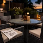Salon de jardin rond sur terrasse bois : table ronde et chaises en résine tressée