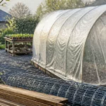 Fabriquer une serre de jardin : serre tunnel avec bâche translucide